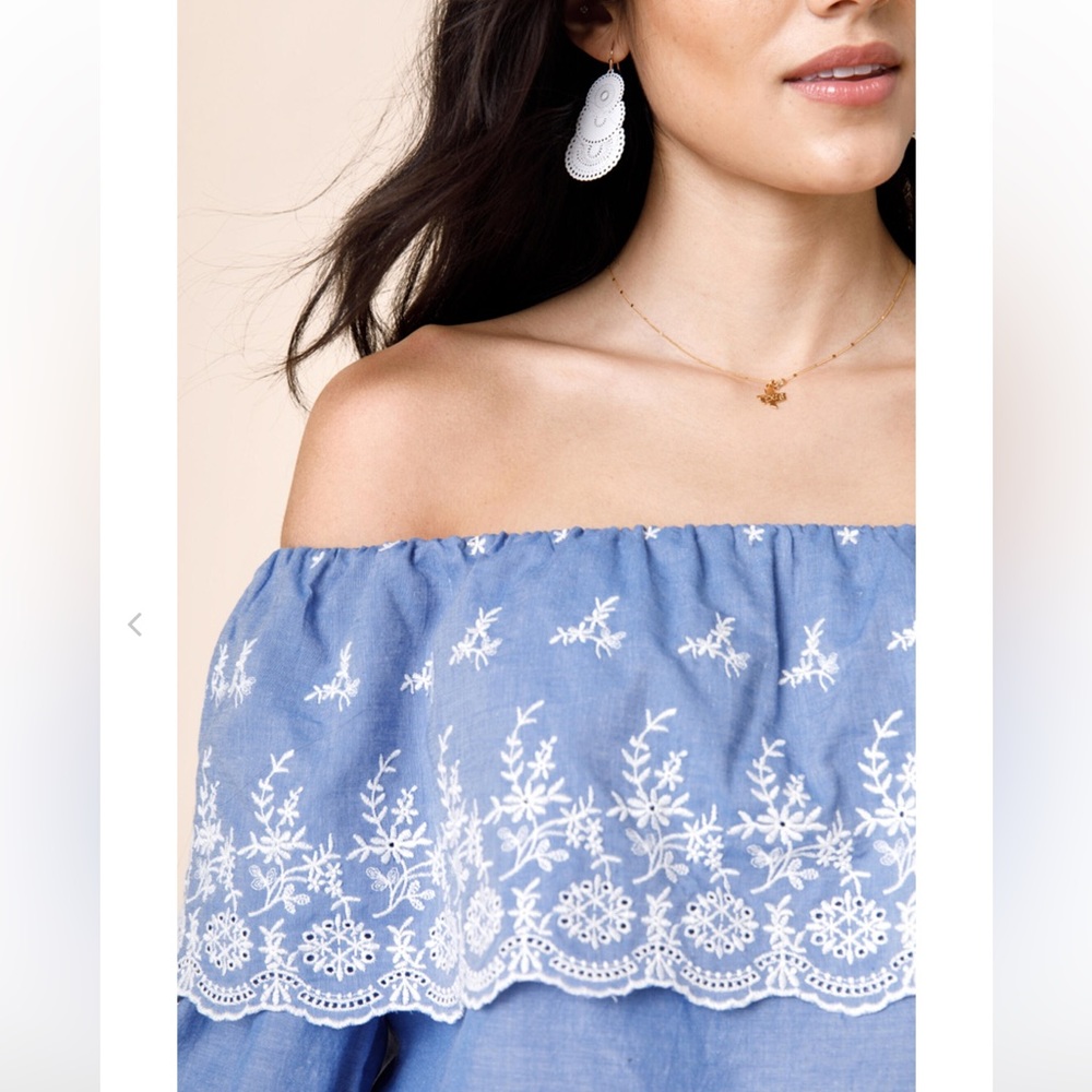 Francesca’s Isabel Floral Embroidered Blouse - Picture 2 of 8